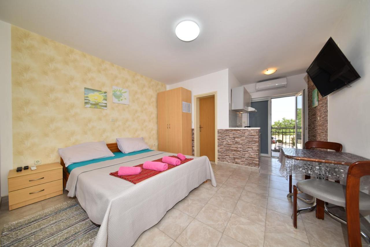 Apartments Zrakic Затон Екстер'єр фото