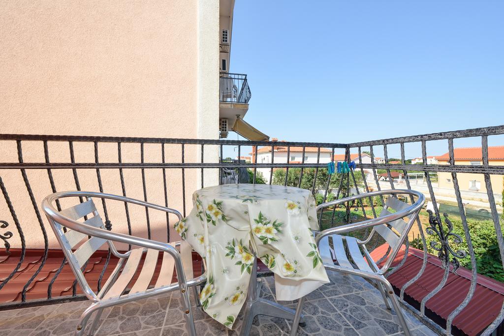 Apartments Zrakic Затон Екстер'єр фото